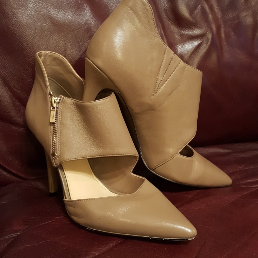 Jessica Simpson All Leather Taupe Shooties
